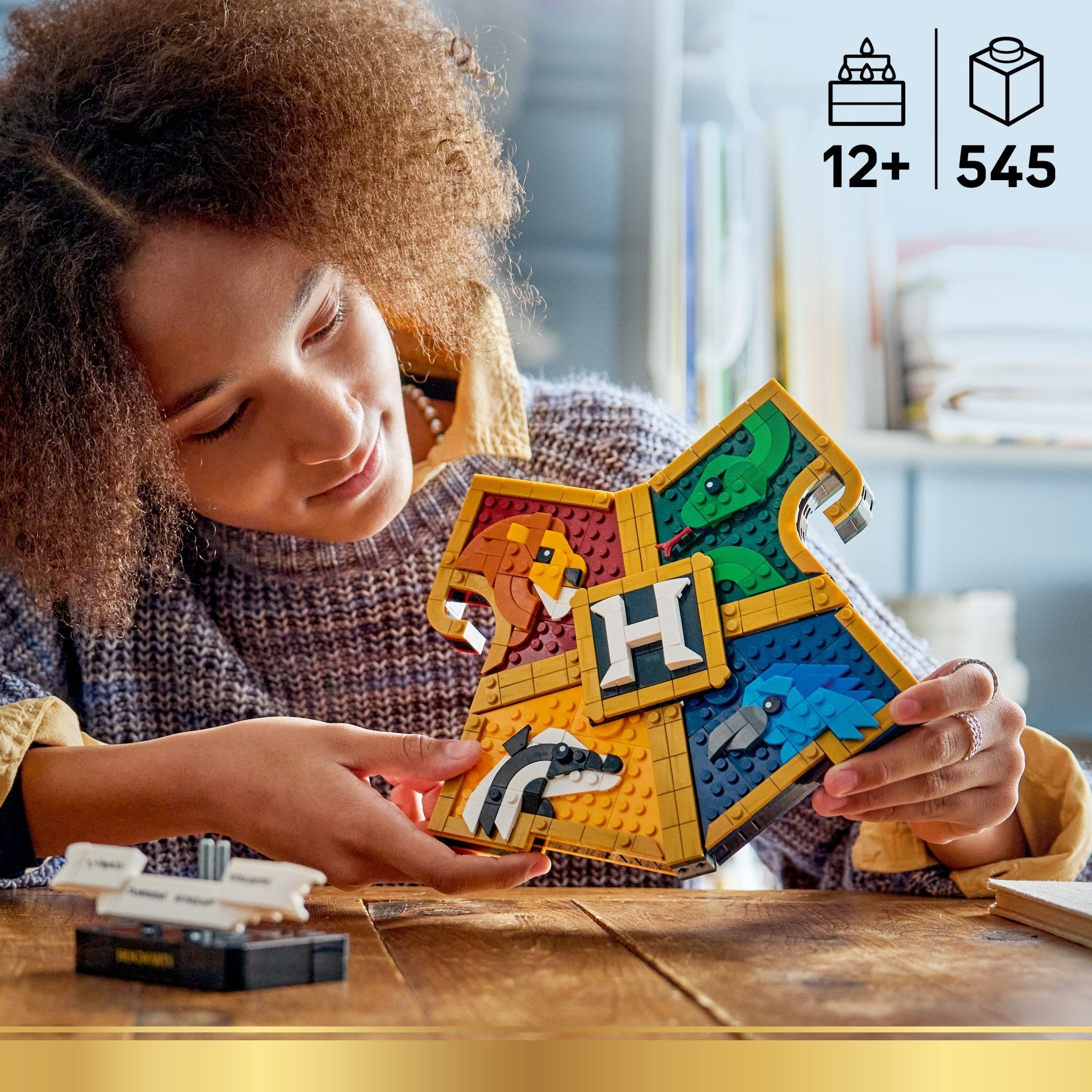 LEGO® Harry Potter Hogwarts House Crest 76462 - Image 2