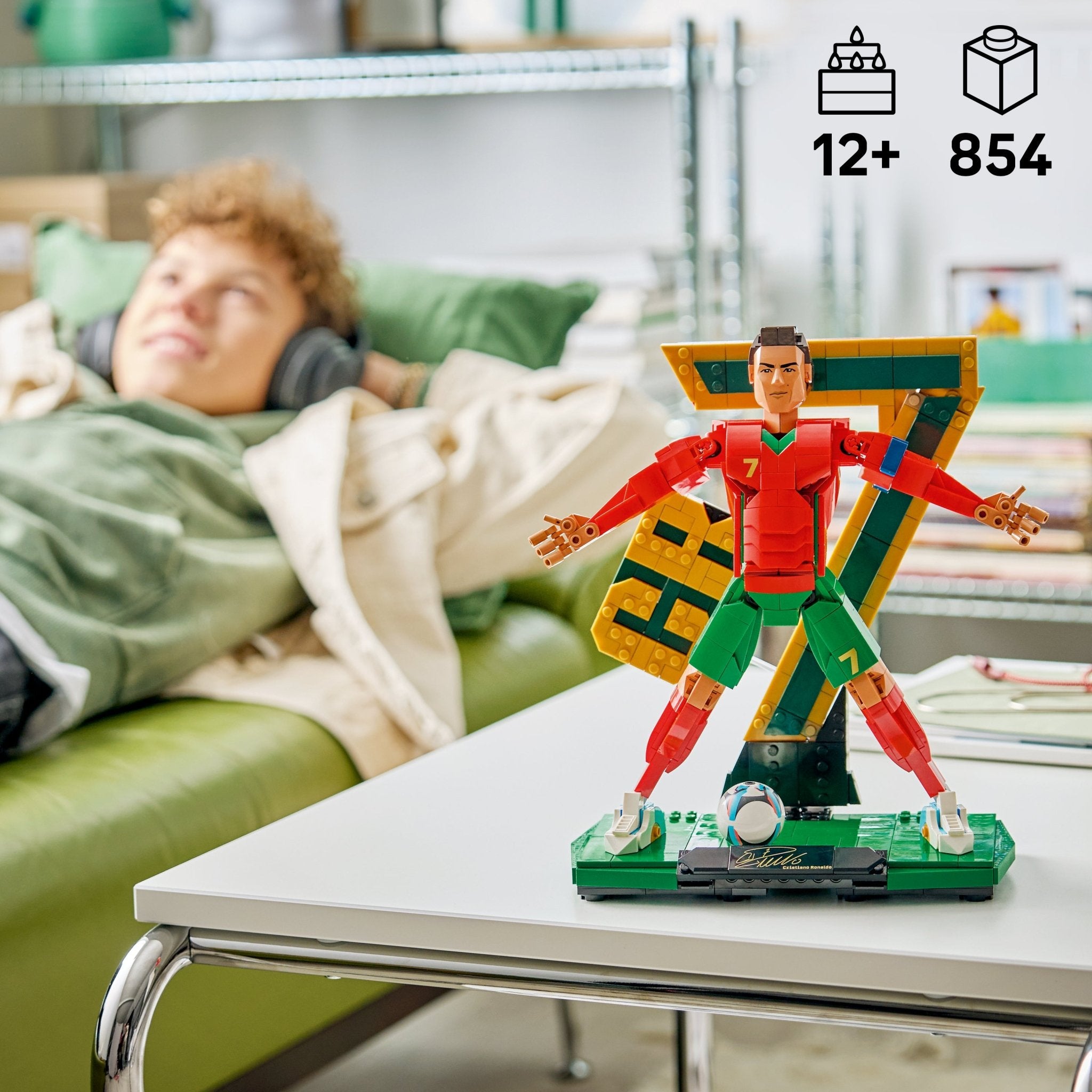 LEGO® Editions Cristiano Ronaldo – Soccer Legend 43016 - Image 2