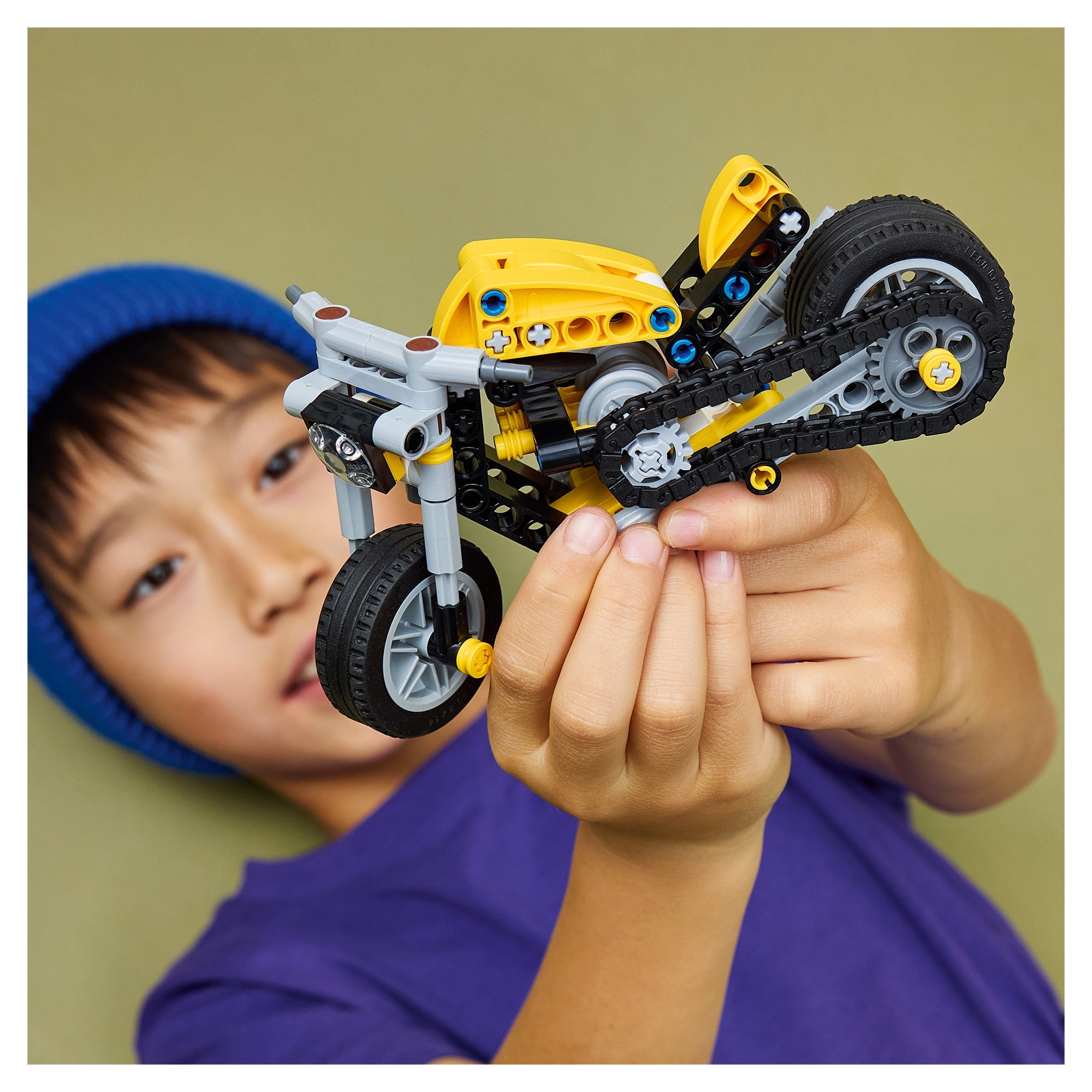 LEGO® Technic Yellow Motorcycle 42225 - Image 5