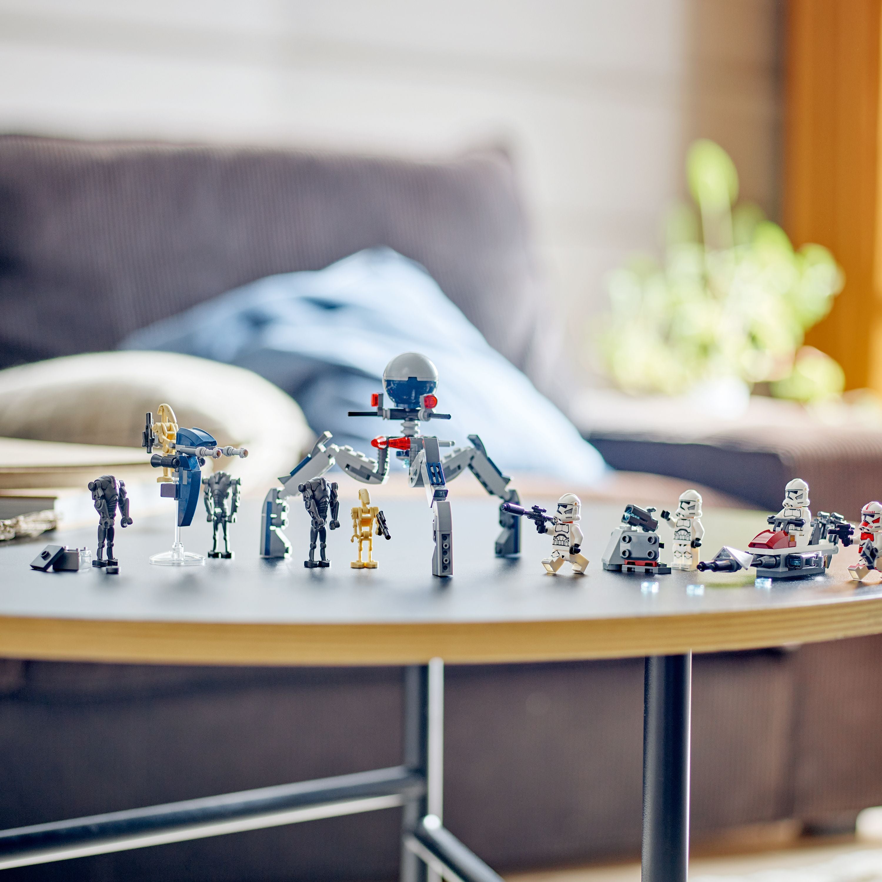 LEGO® Star WarsTM Clone TrooperTM & Battle DroidTM Battle Pack 75372 - Image 18
