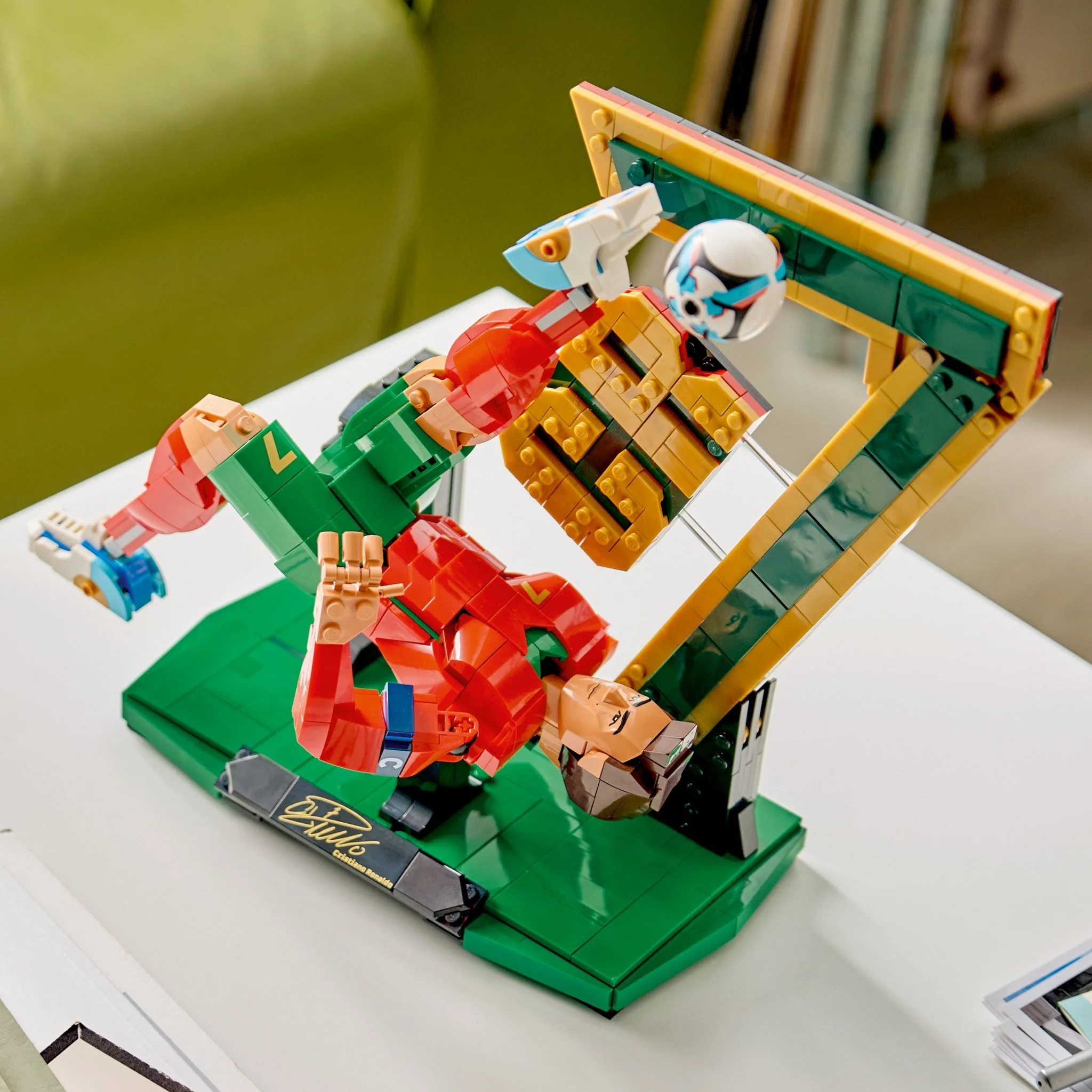 LEGO® Editions Cristiano Ronaldo – Soccer Legend 43016 - Image 4