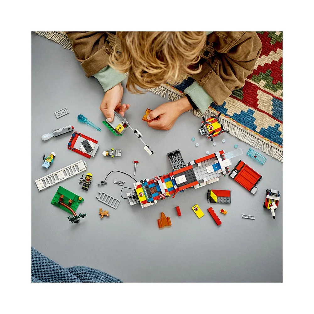 LEGO® City Fire Command Truck - Image 5