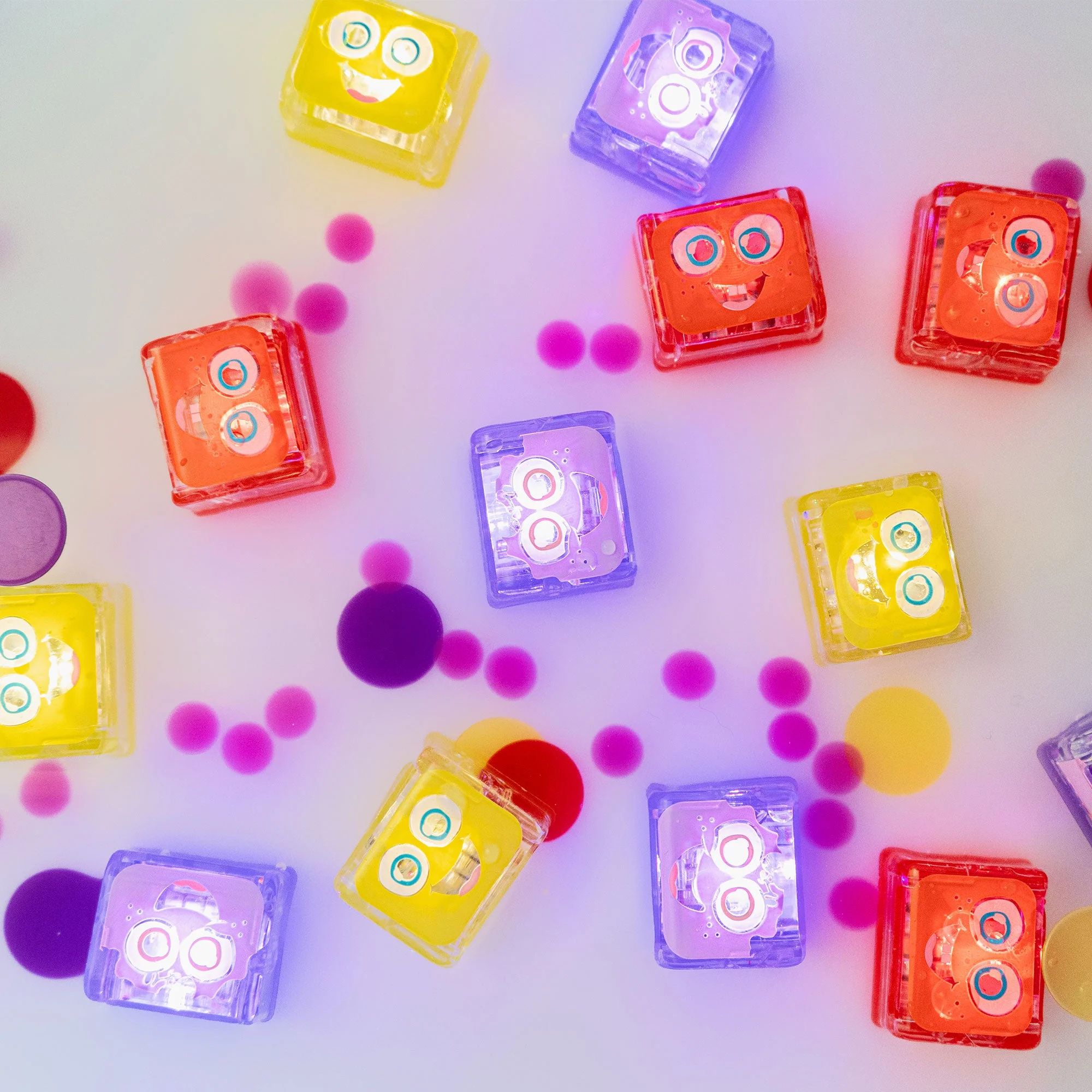 Glo Pals - Light Up Cubes 4pk - Lumi - Purple - Image 3